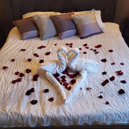 Restoran Orijent 5 アパートホテル