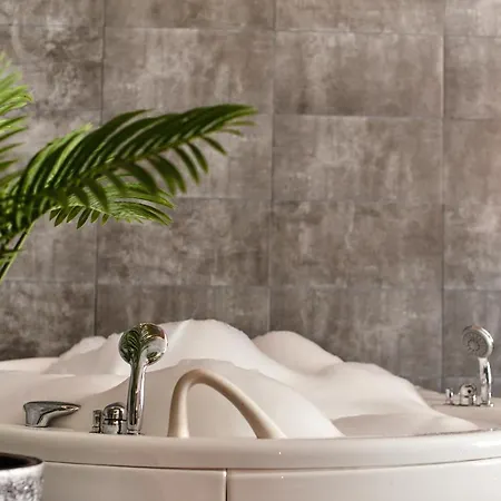 アパートホテル Restoran Orijent 5 4*