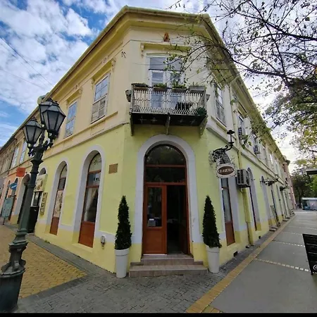 Aparthotel Restoran Orijent 5