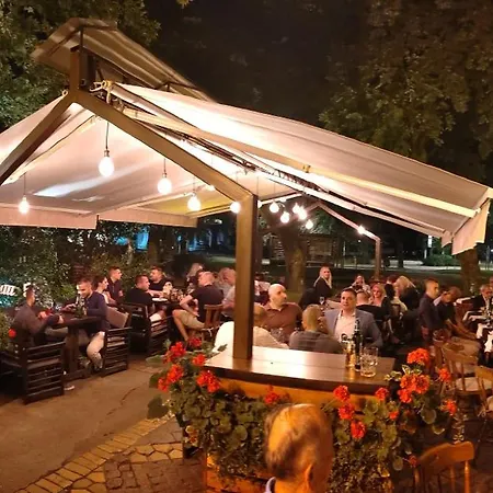 Restoran Orijent 5 アパートホテル ソンボル