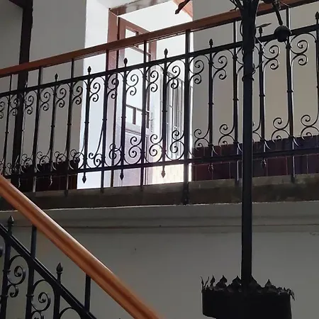 Restoran Orijent 5 アパートホテル