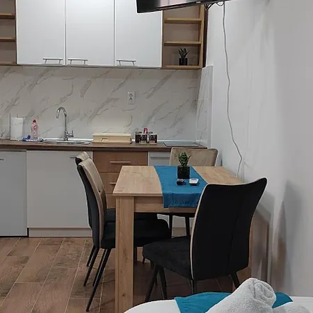 アパートホテル Restoran Orijent 5 4*